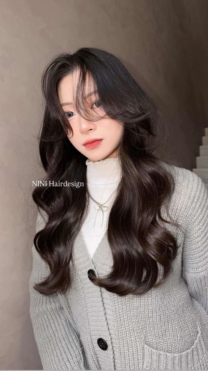 深棕大波浪長髮｜韓式燙修顏瀏海｜Nini｜TiAM 中壢中平店