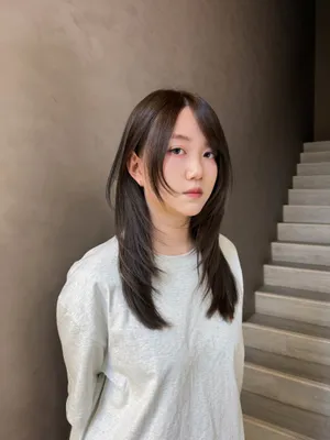 深棕長直髮｜韓系修顏瀏海氣質女生｜Nini｜TiAM 中壢中平店 1