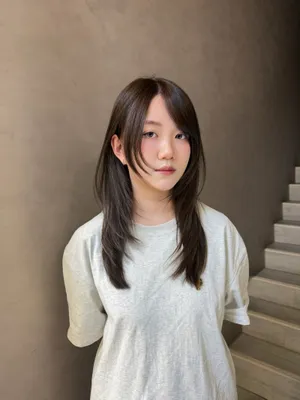 深棕長直髮｜韓系修顏瀏海氣質女生｜Nini｜TiAM 中壢中平店 2