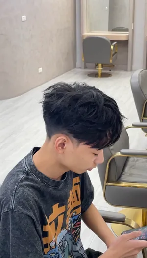 男生線條染｜深色紋理燙削邊短髮｜Sasa_TiAM｜TiAM 中壢延平店 2