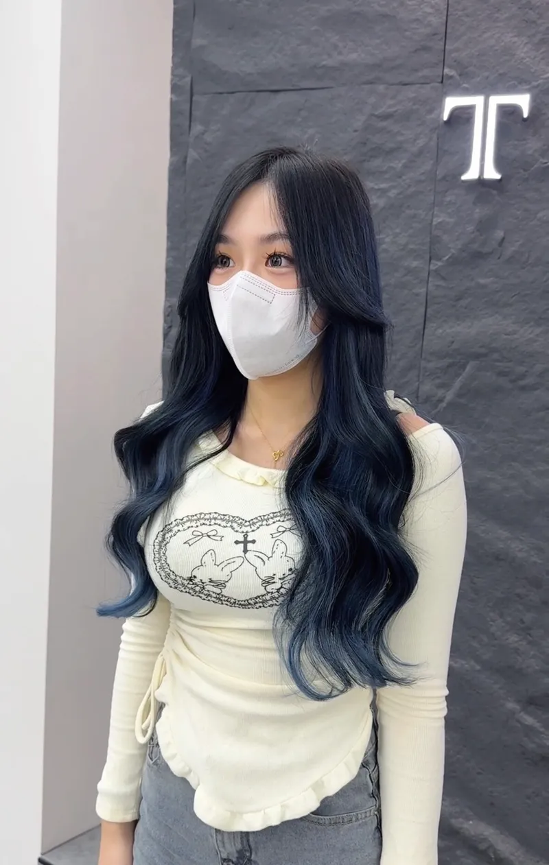 內層藍特殊色｜黑髮挑染大波浪長髮｜Nina｜TiAM 中壢中正店