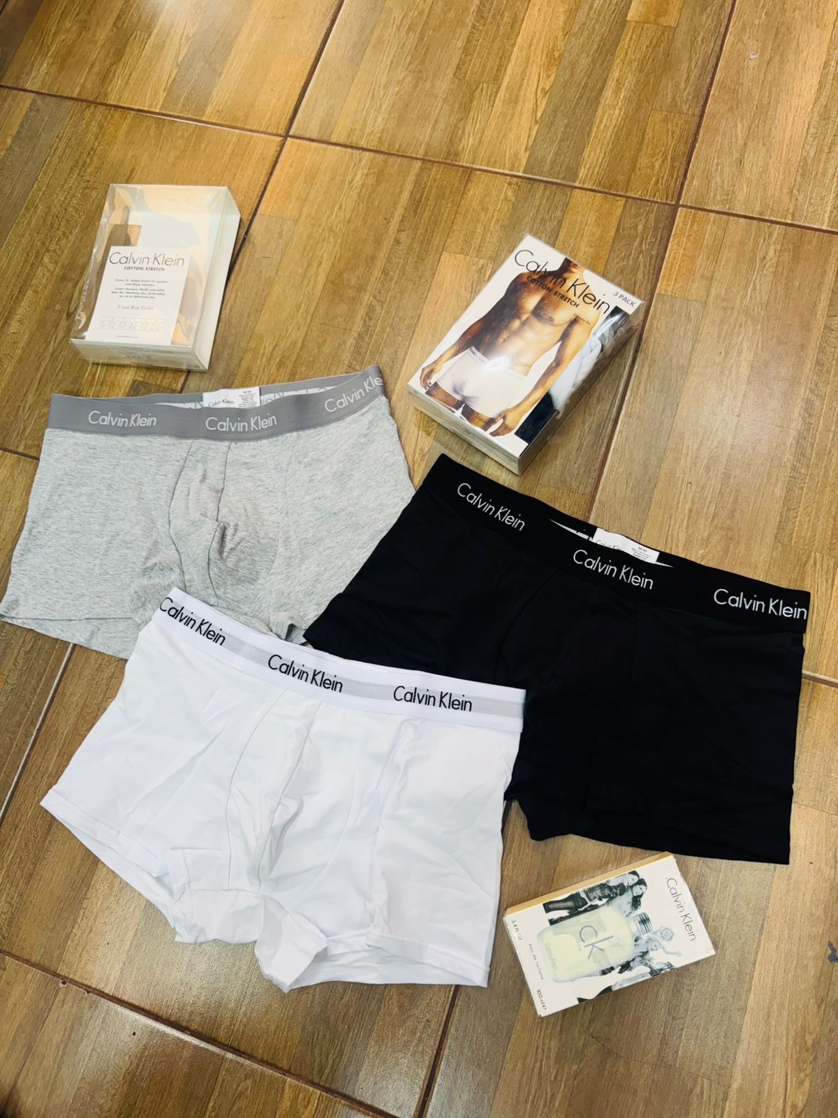 Paquete 3 boxers Calvin Klein con cajas