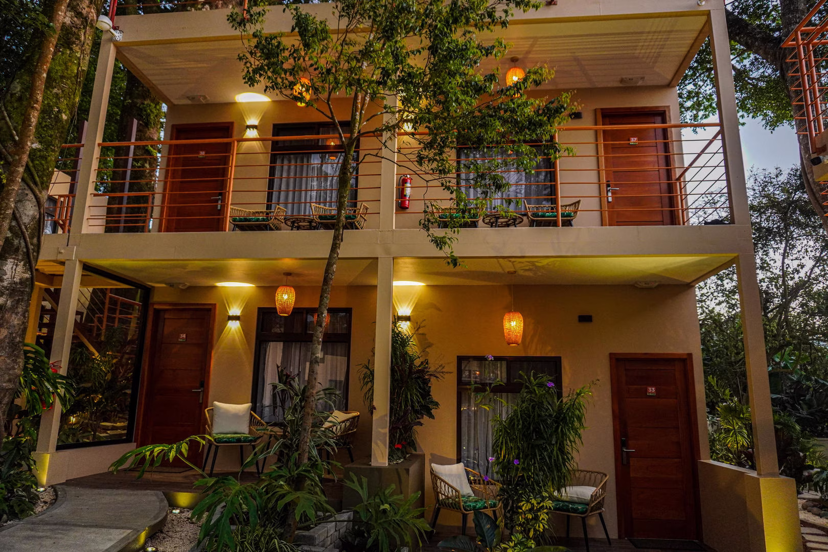 Exterior of hotel rooms at Sibu Boutique Hotel in Monteverde