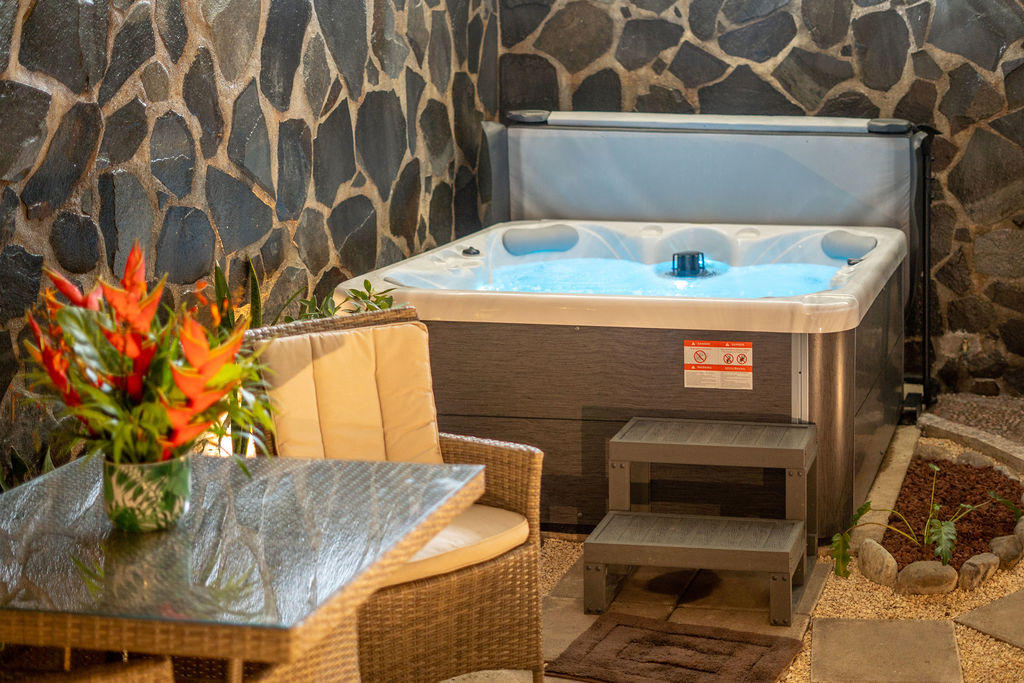 Close up detail of the jacuzzi in Forest Deluxe with Jacuzzi at Hotel & Spa Poco a Poco, Monteverde