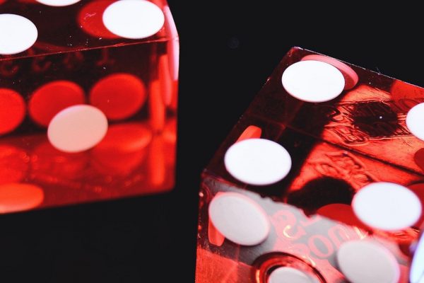 Candy Crush v.s 2048: What mobile games so addictive?