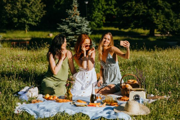 Social media and happiness