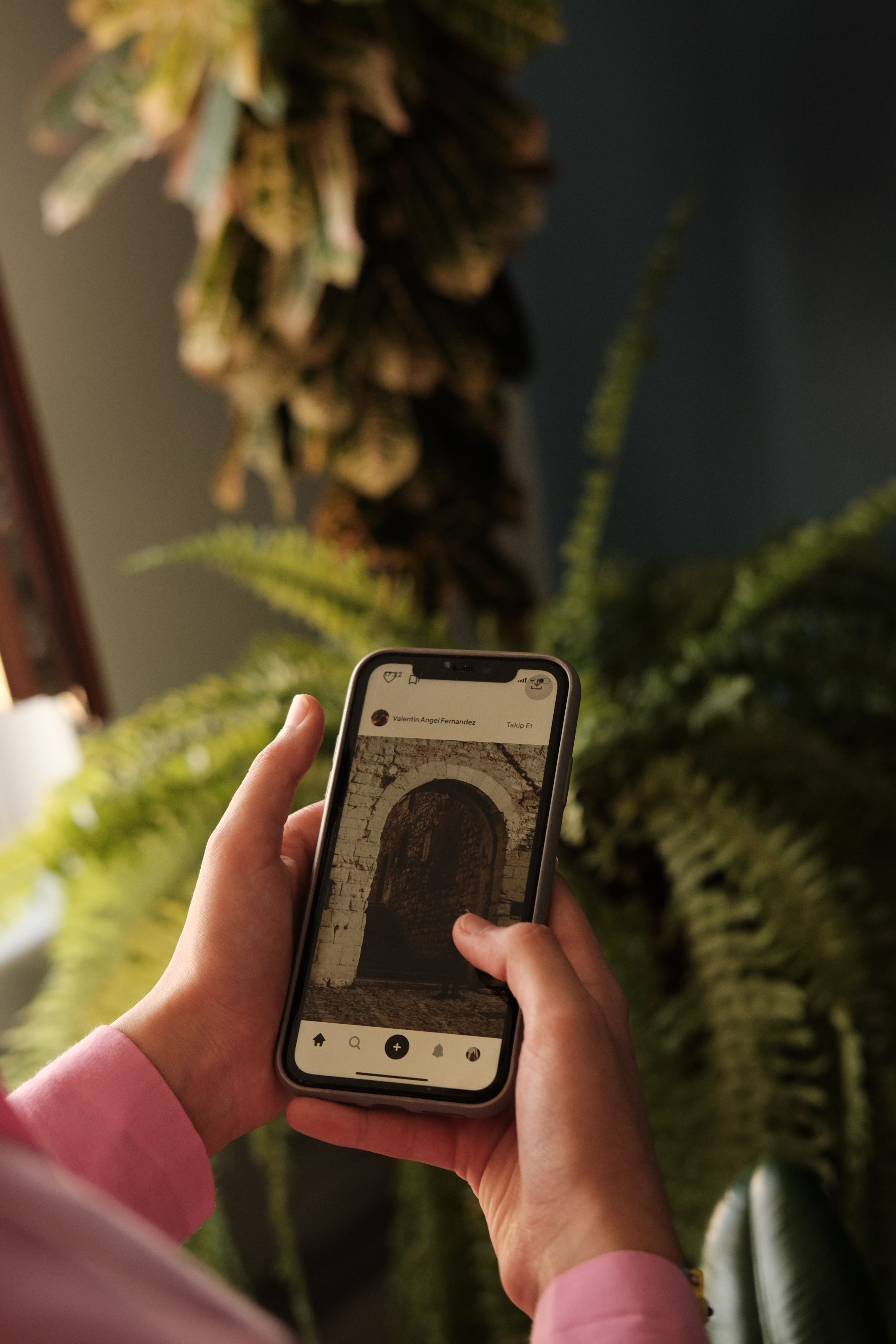Why Can't I Stop Doomscrolling? Therapist Explains
