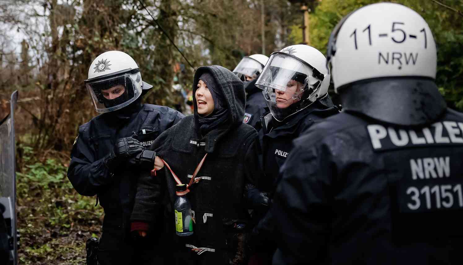 Politie verricht arrestaties