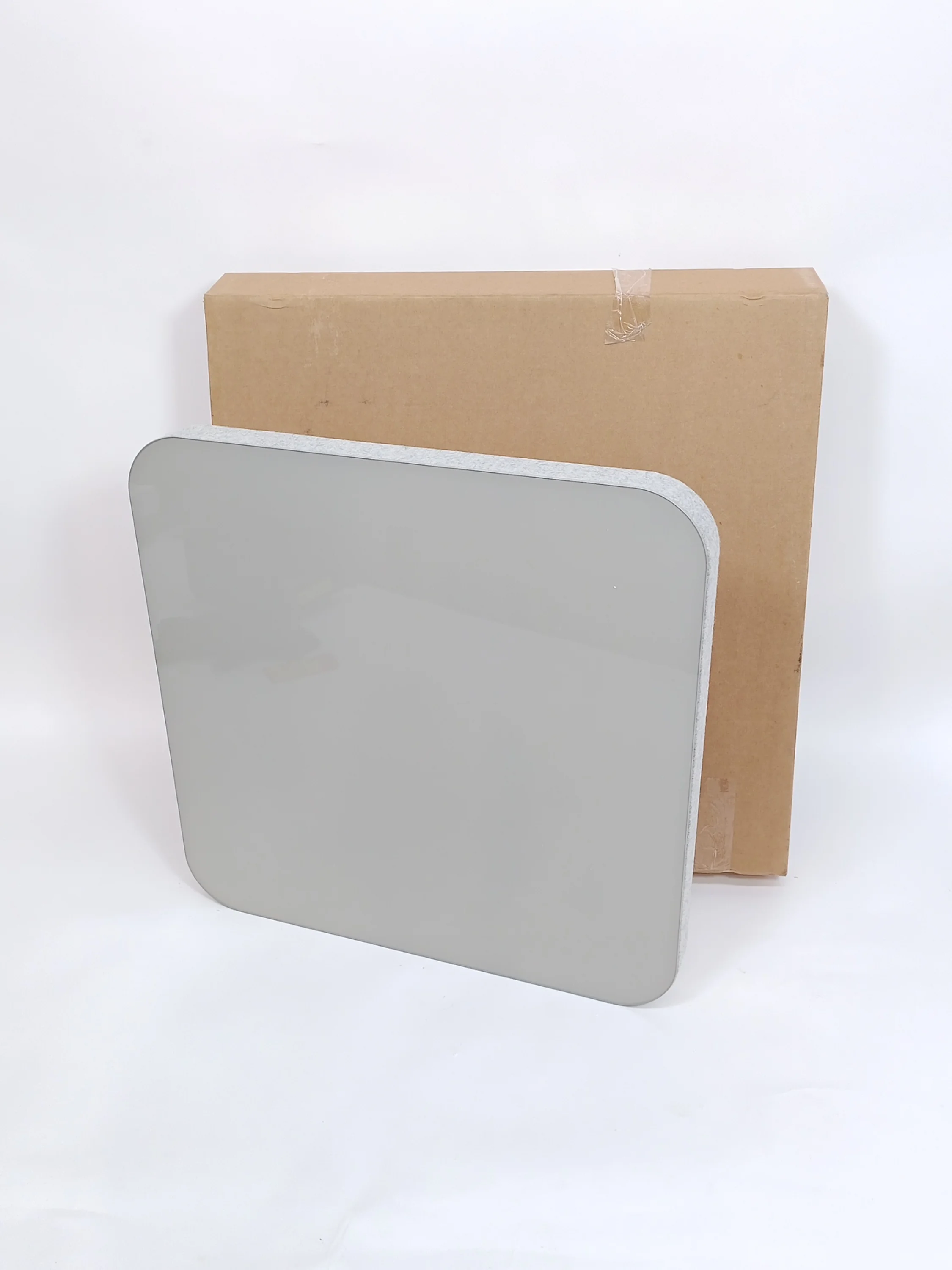 White board med lyddæmper i siden