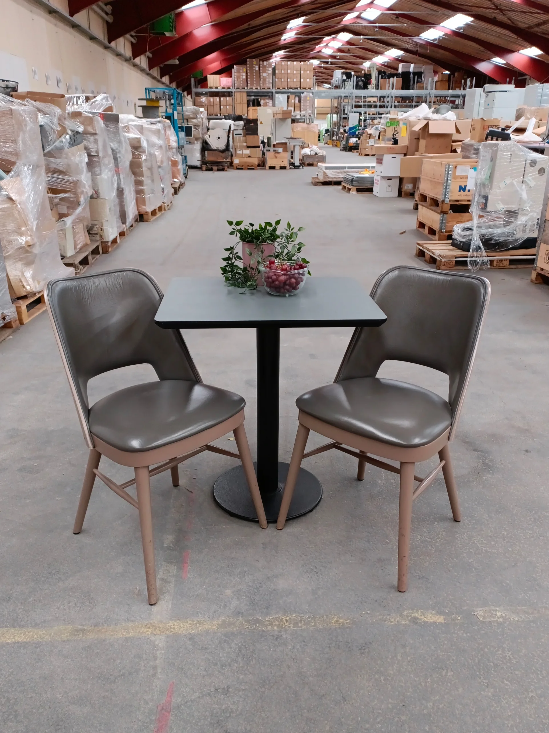 2x Østergaard stole + cafébord