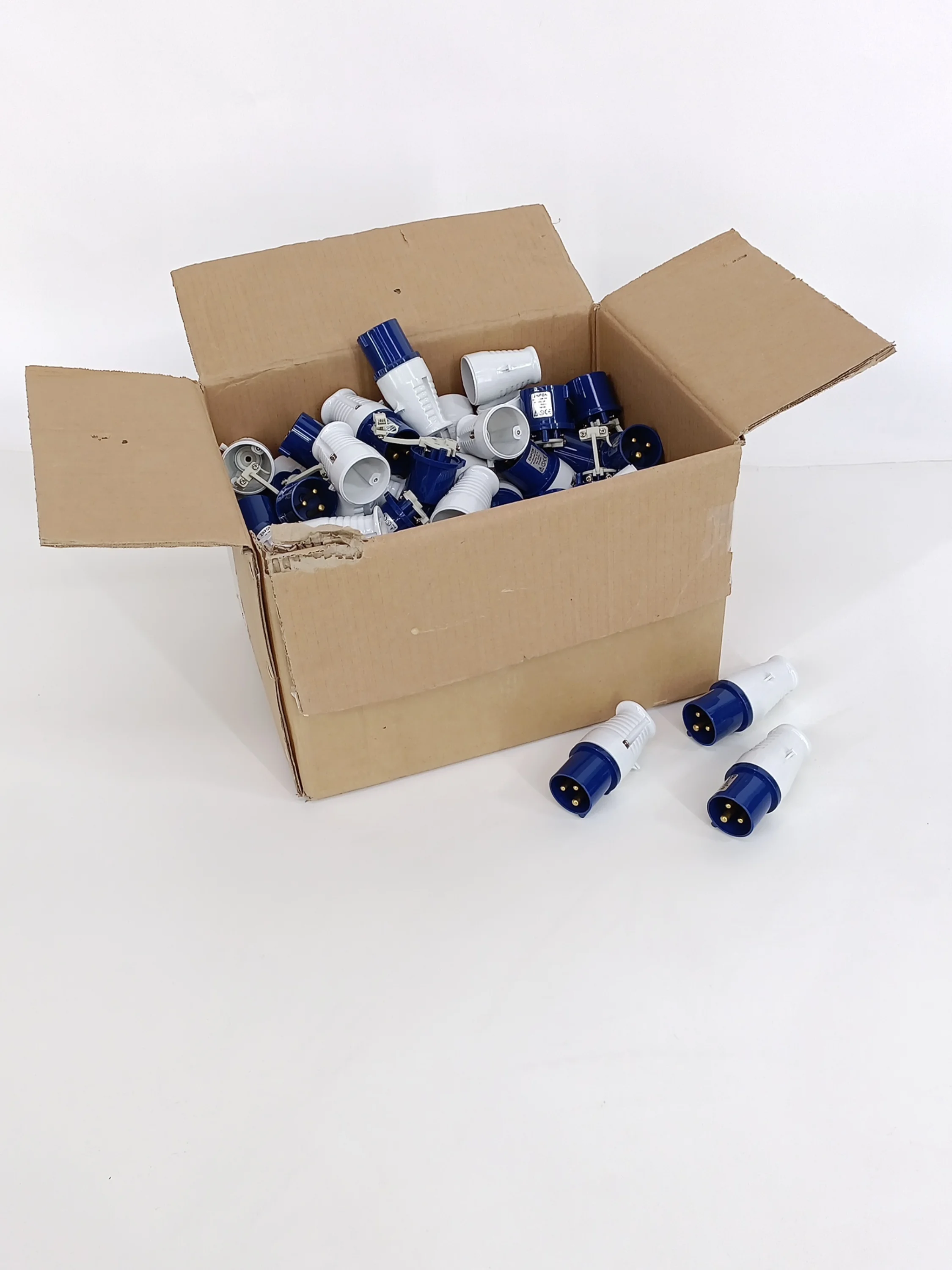 Kasse med ZNPON P1234 stik