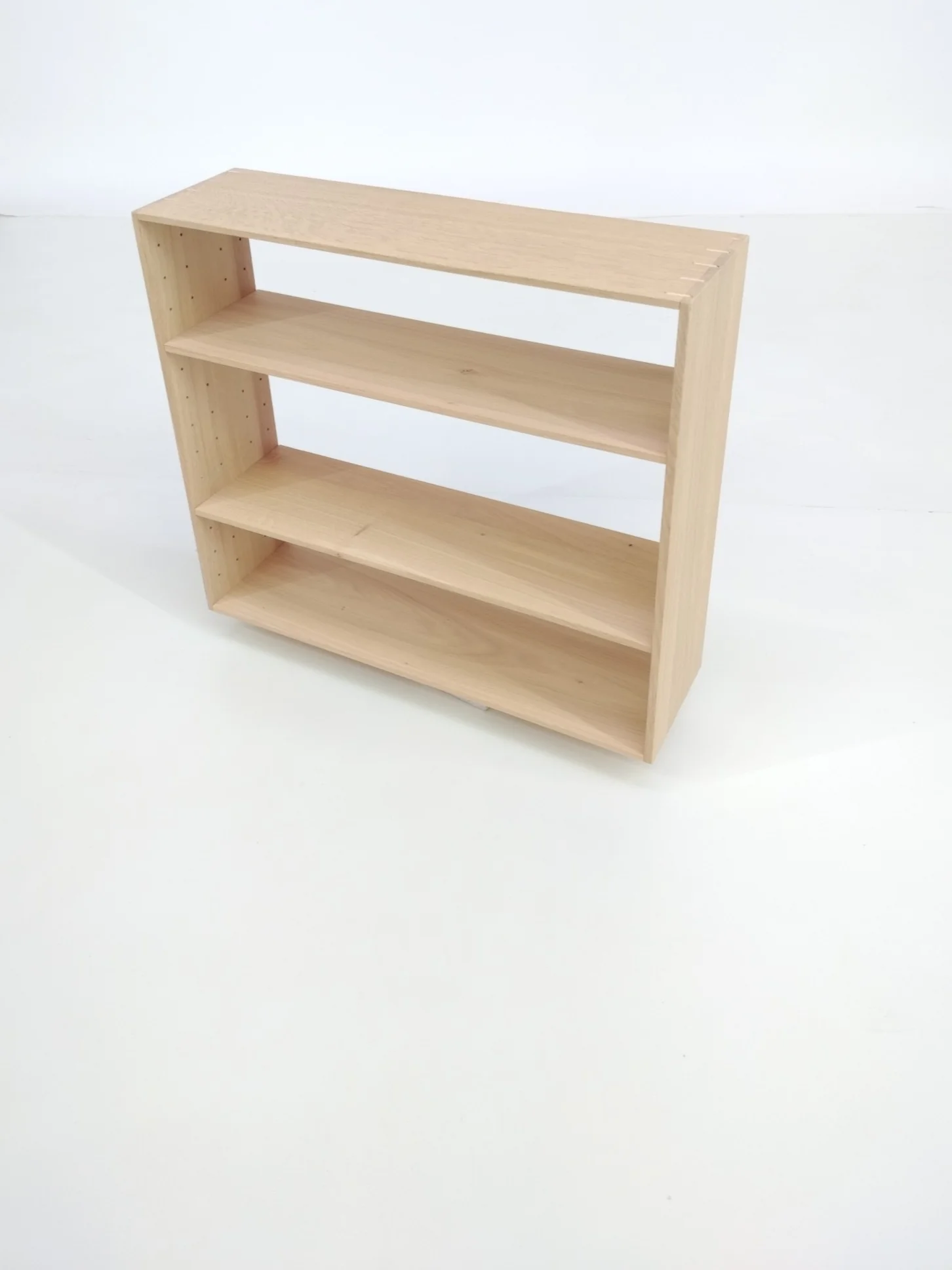 Reol/hylde – funktionel opbevaring