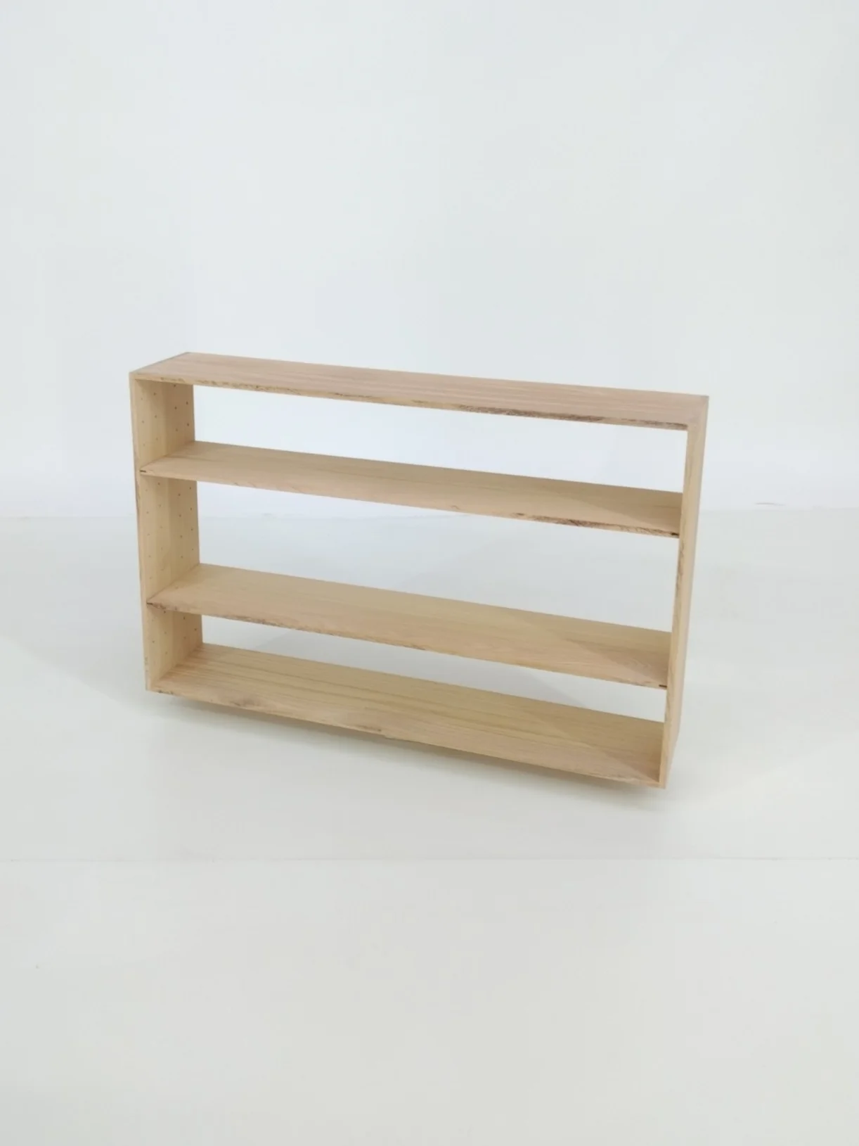 Reol/hylde – funktionel opbevaring