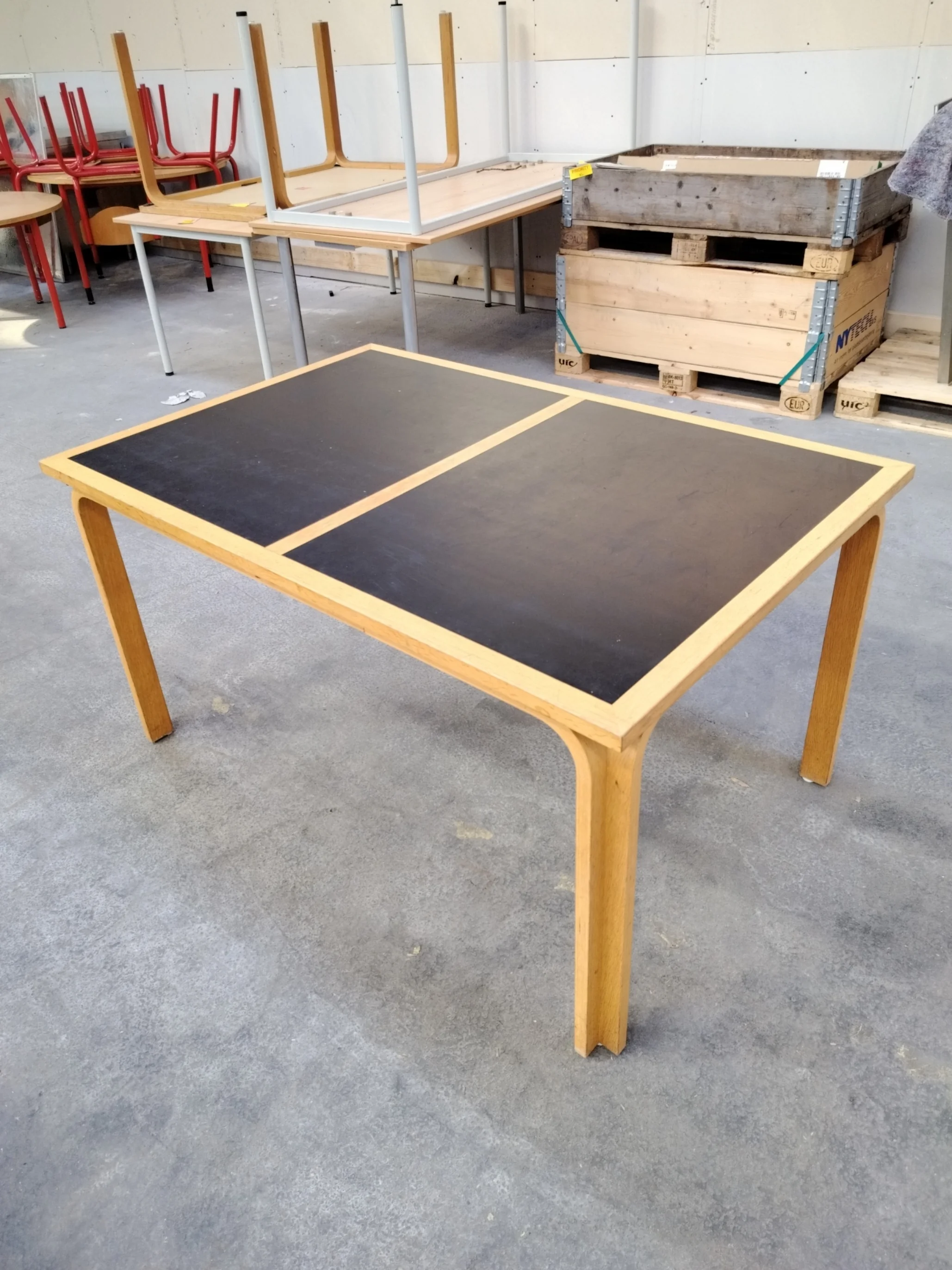 Bord fra Magnus Olesen