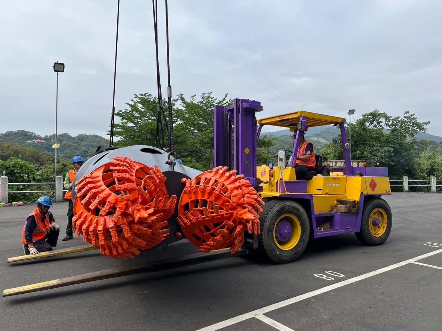 鯉魚潭清淤船吊裝作業 首圖