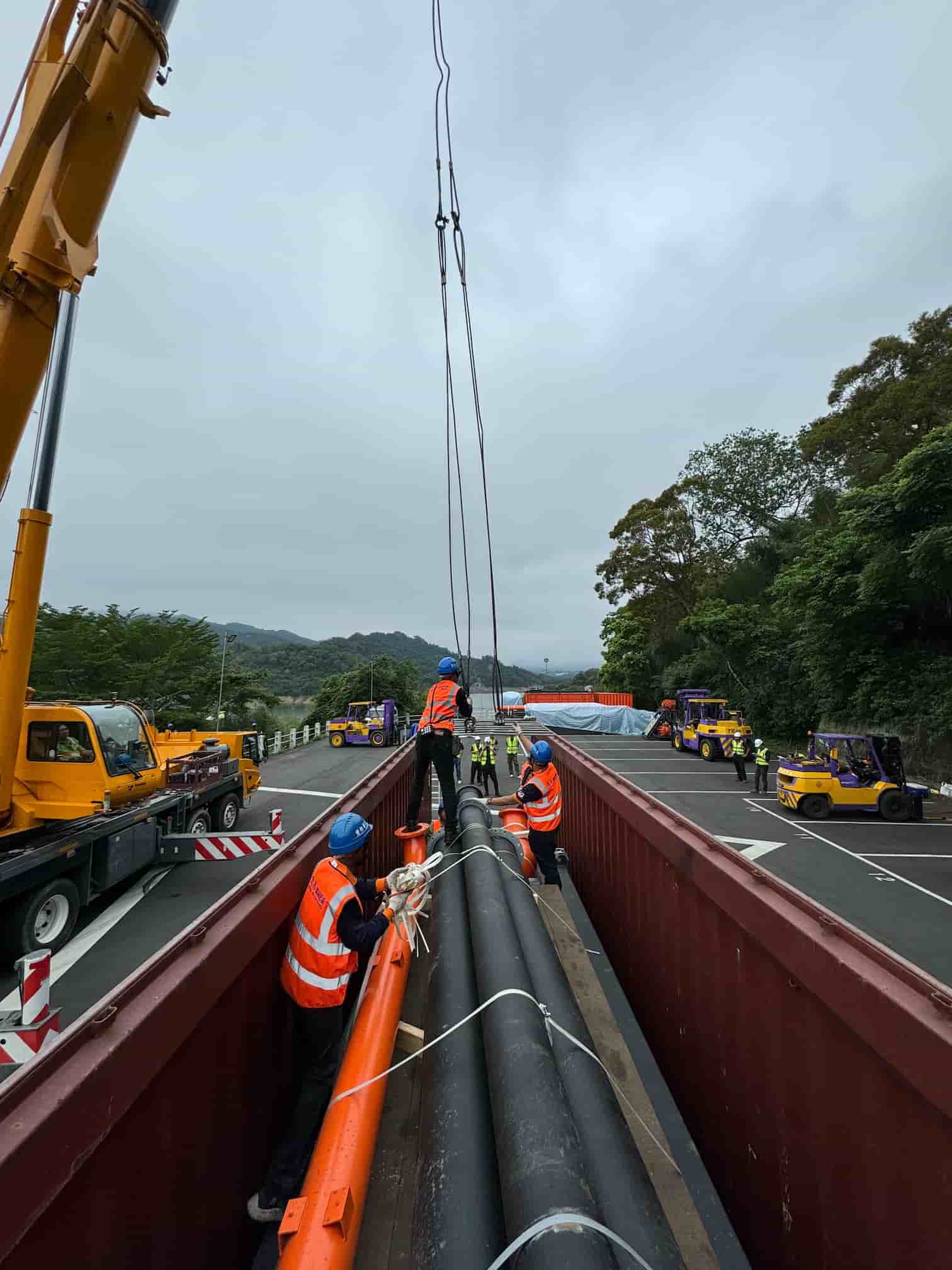 鯉魚潭清淤船吊裝作業 相片 3