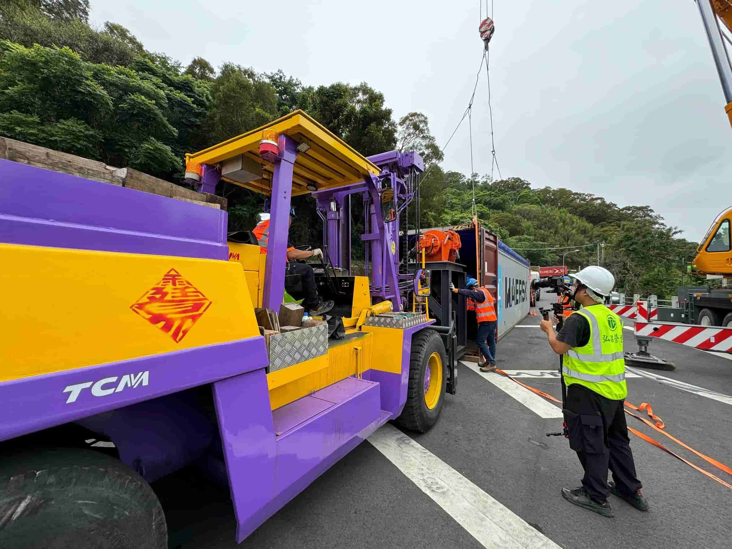 鯉魚潭清淤船吊裝作業 相片 4
