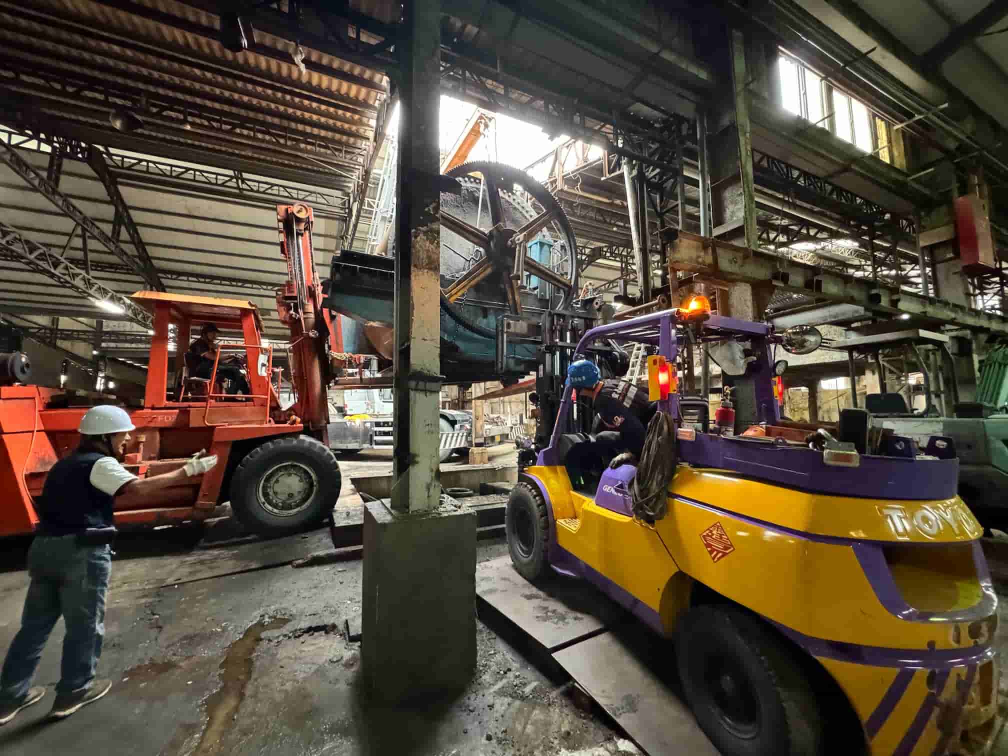 巨型熱蒸汽滾筒機（造紙機械） 首圖