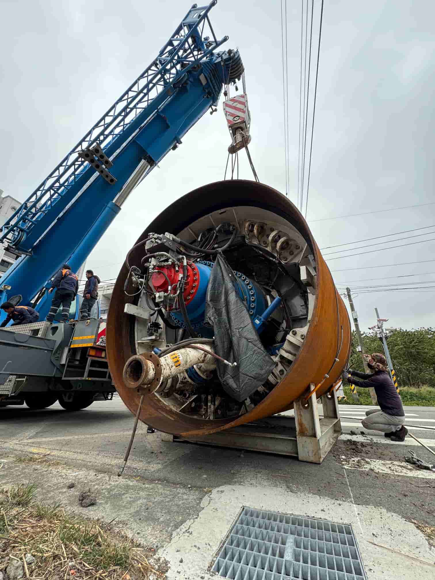 潛盾機吊掛裝櫃出口 BBK 相片 2