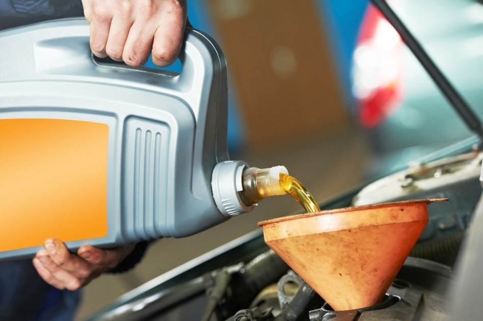 Thuê tài xế lái xe hộ LMD Let Me Drive Cách Chọn Dầu Nhớt Phù Hợp Cho Xe Của Bạn