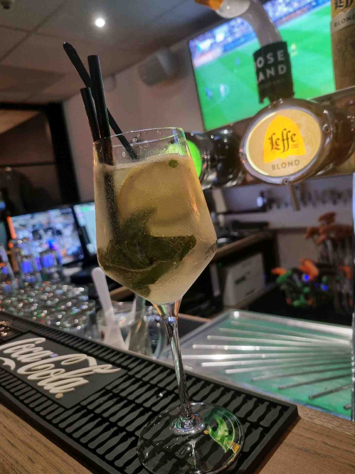 Community photo of a Limoncello Spritz cocktail: Heerlijk! ~BIJ45