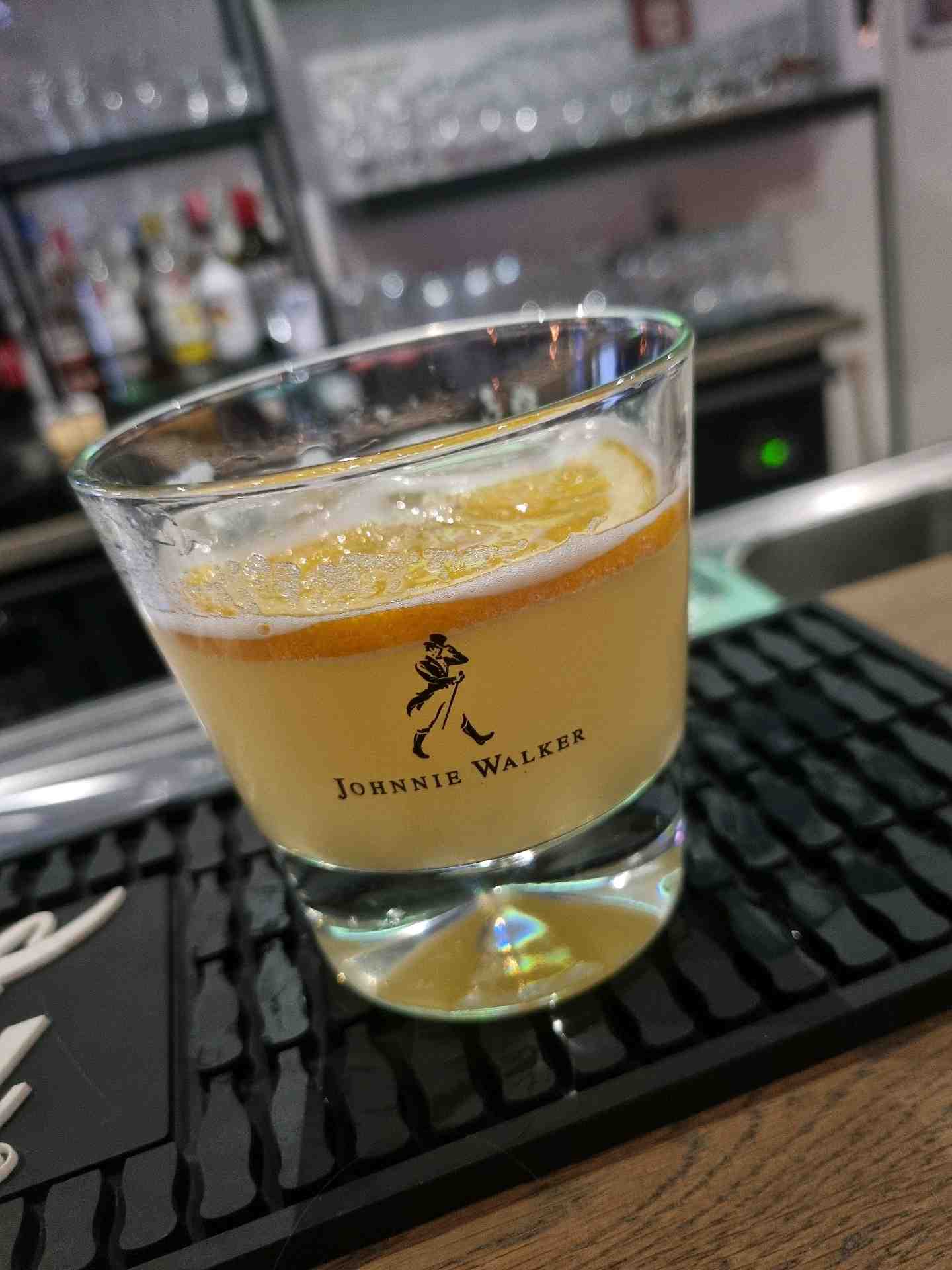Community photo of a Whiskey Sour cocktail: Heftig wel..... ~BIJ45