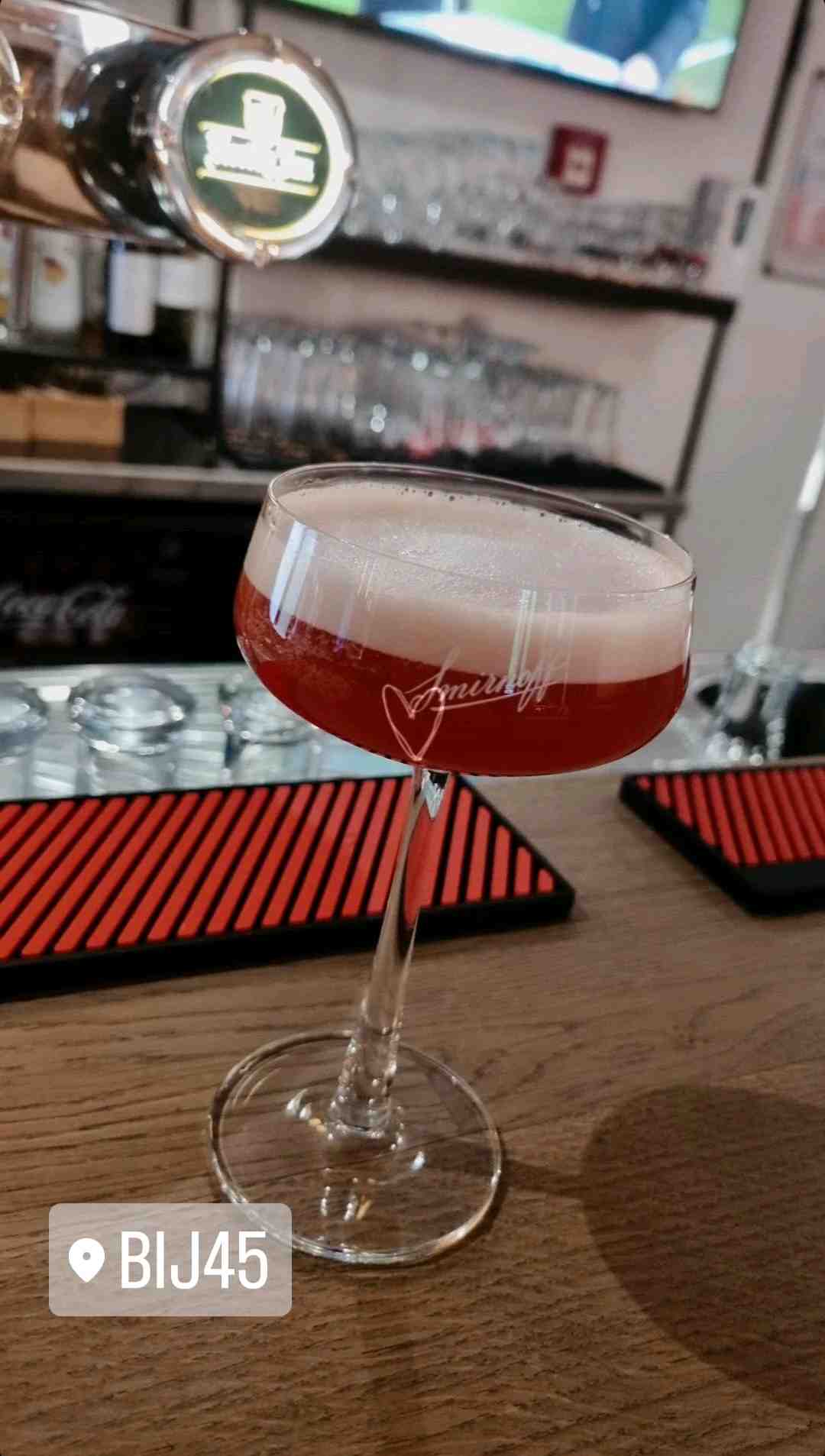Community photo of a Strawberry Daiquiri cocktail: Eerste keer van de tap. Hele zoete cocktail, maar zeker de moeite waard. Leuk voor de afwisseling, maar nog geen favoriete.