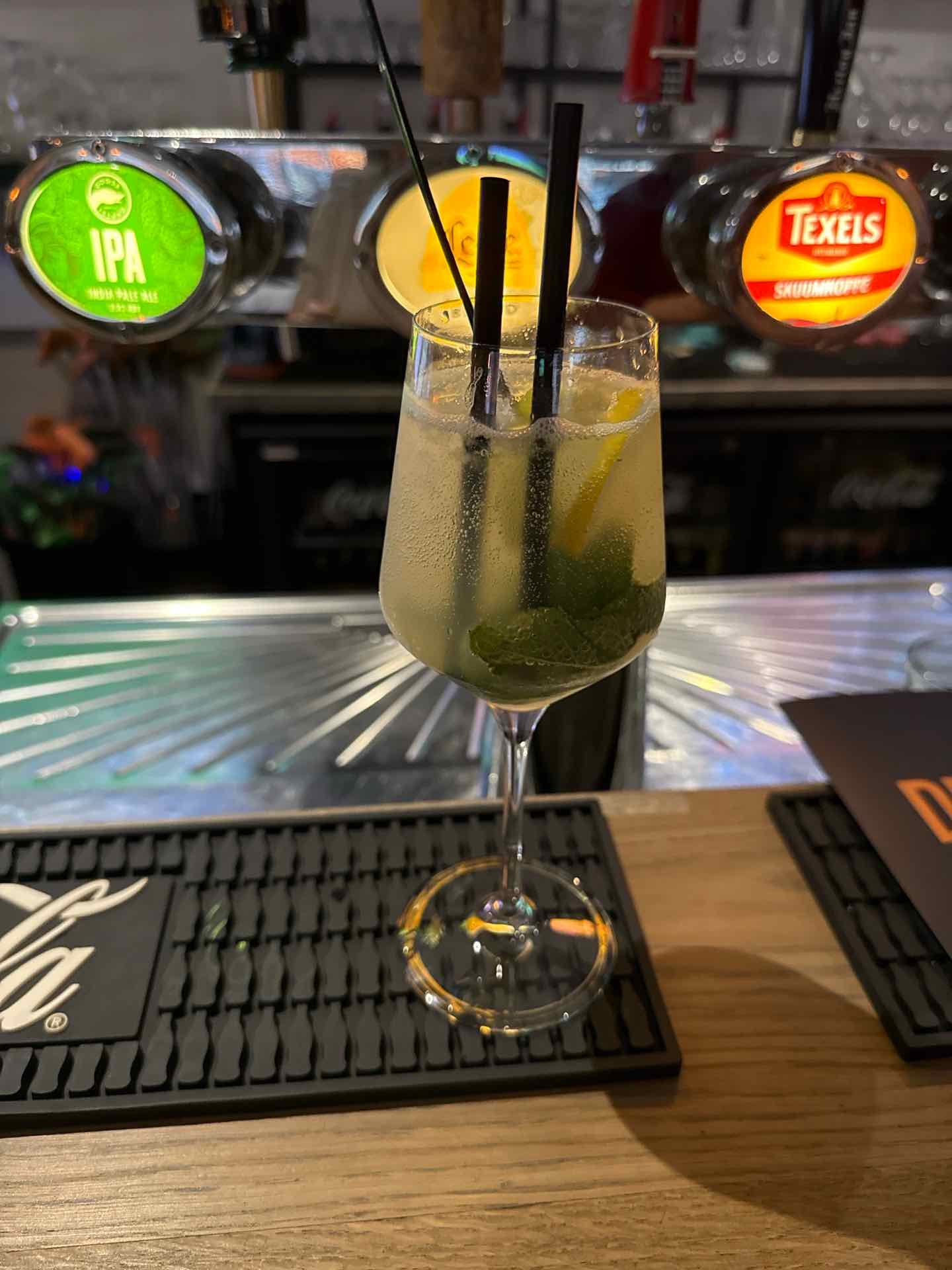Community photo of a Limoncello Spritz cocktail: Ik hou ni zo van Limoncello maar daar in tegen is deze goed te doennn!