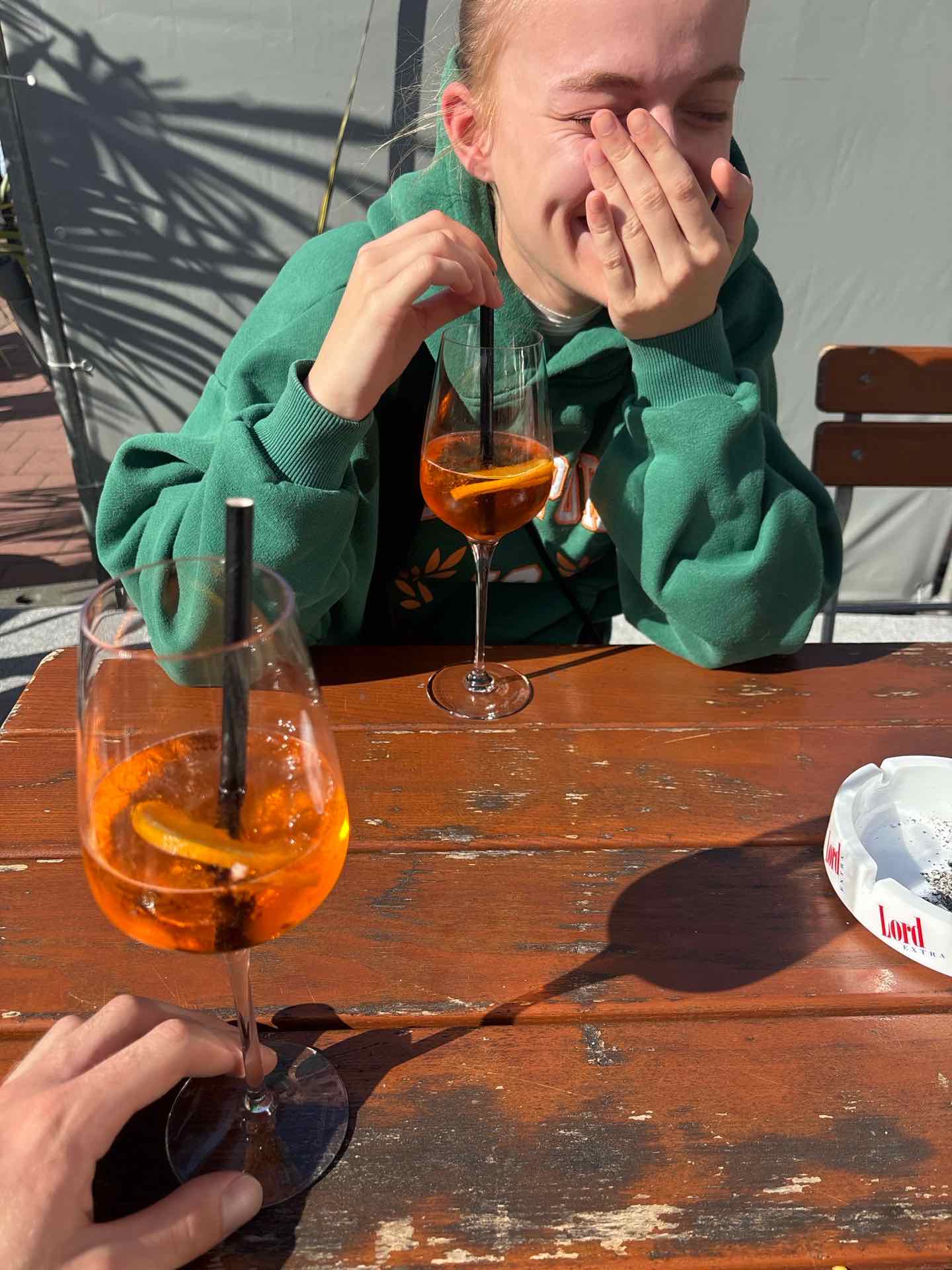 Community photo of a Aperol Spritz cocktail: zu viel wasser, war aufm dom, frau gibt zu viel geld aus 16€