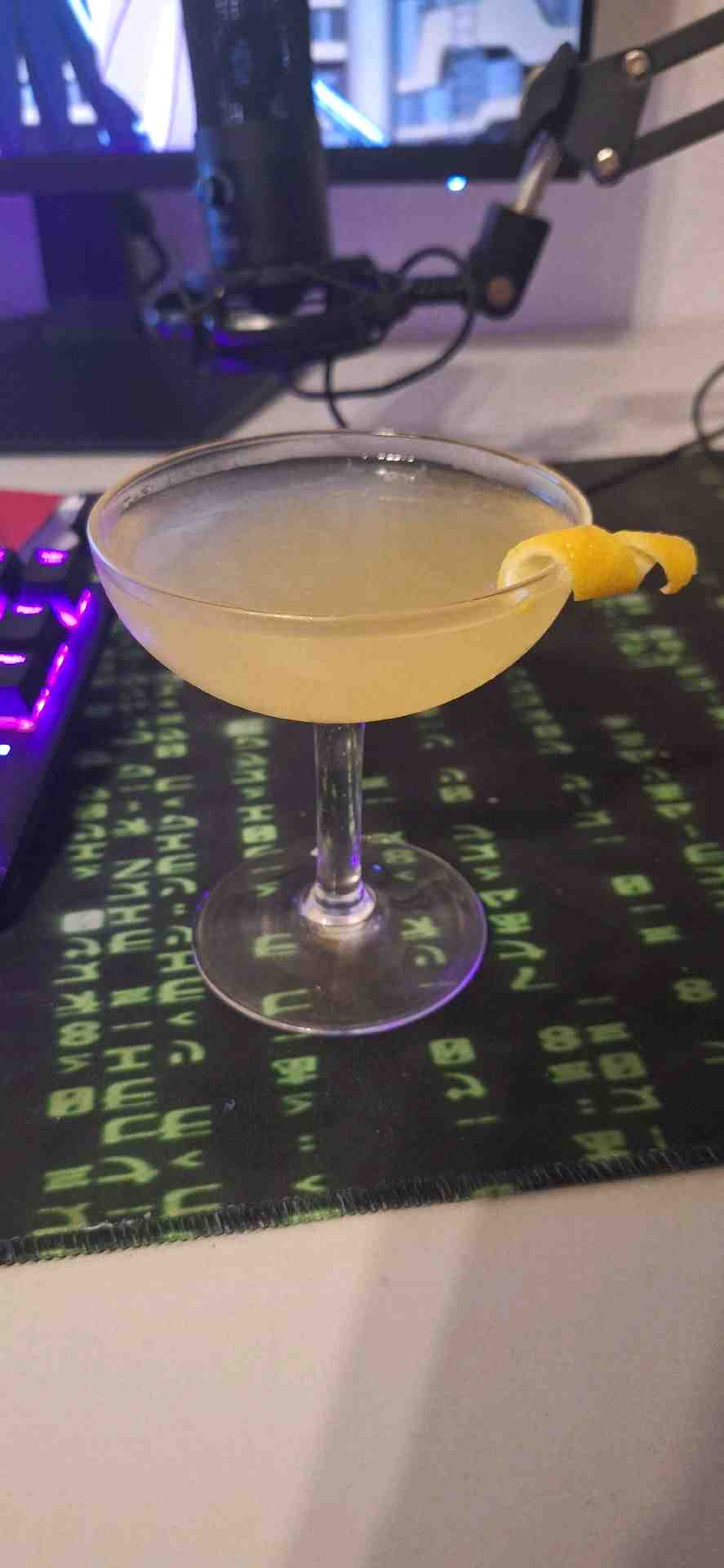Community photo of a Bee's Knees cocktail: Incredibly refreshing drink with a bit of a sting cause by the lemon juice and that bit of sweetness from the honey syrup. Absolutely amazing drink.