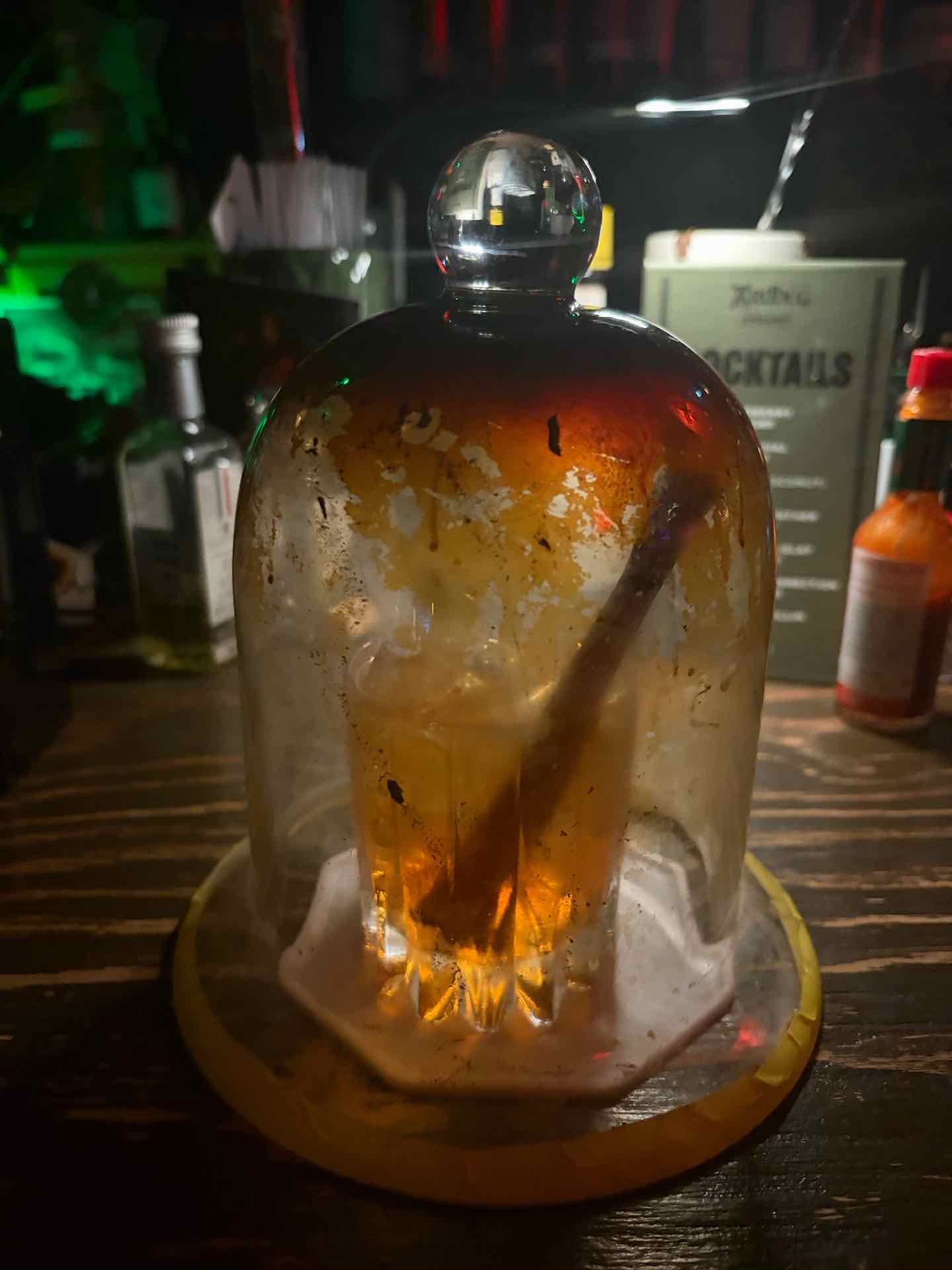 Community photo of a Νονός cocktail: 잔에 훈연향을 입혀 스모키함이 극대화 됨 거기에 아드벡으로 만들어 더더욱 극대화 됨
