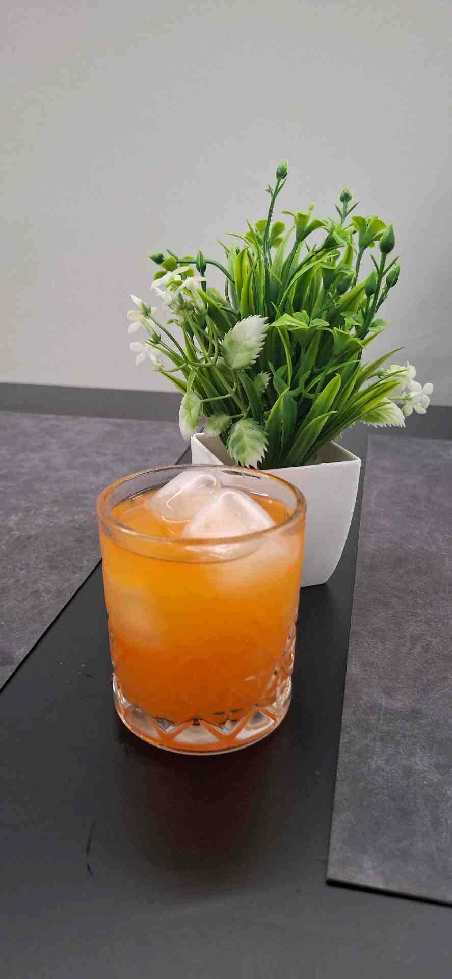 Community photo of a Tequila Sunrise cocktail: Its doesn't really have a special taste but it's a safe choice if you don't know what time drink and also if you don't want something too strong.