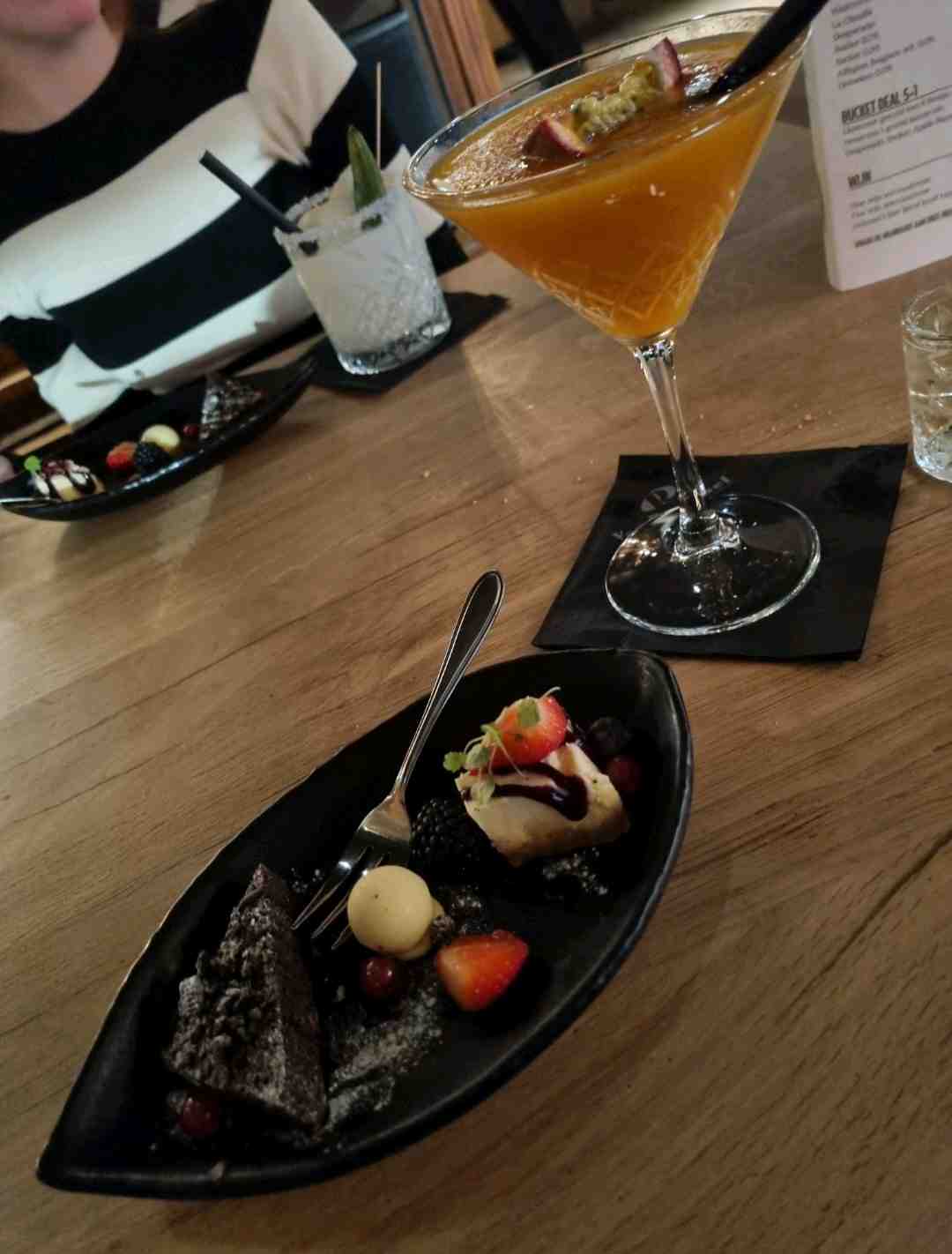 Community photo of a Frozen Pornstar Martini cocktail: High cocktail met Jamie en Sylvia. Heerlijke cocktailtje, niet zo goed als die van Brafoer. ~ Ruysdael