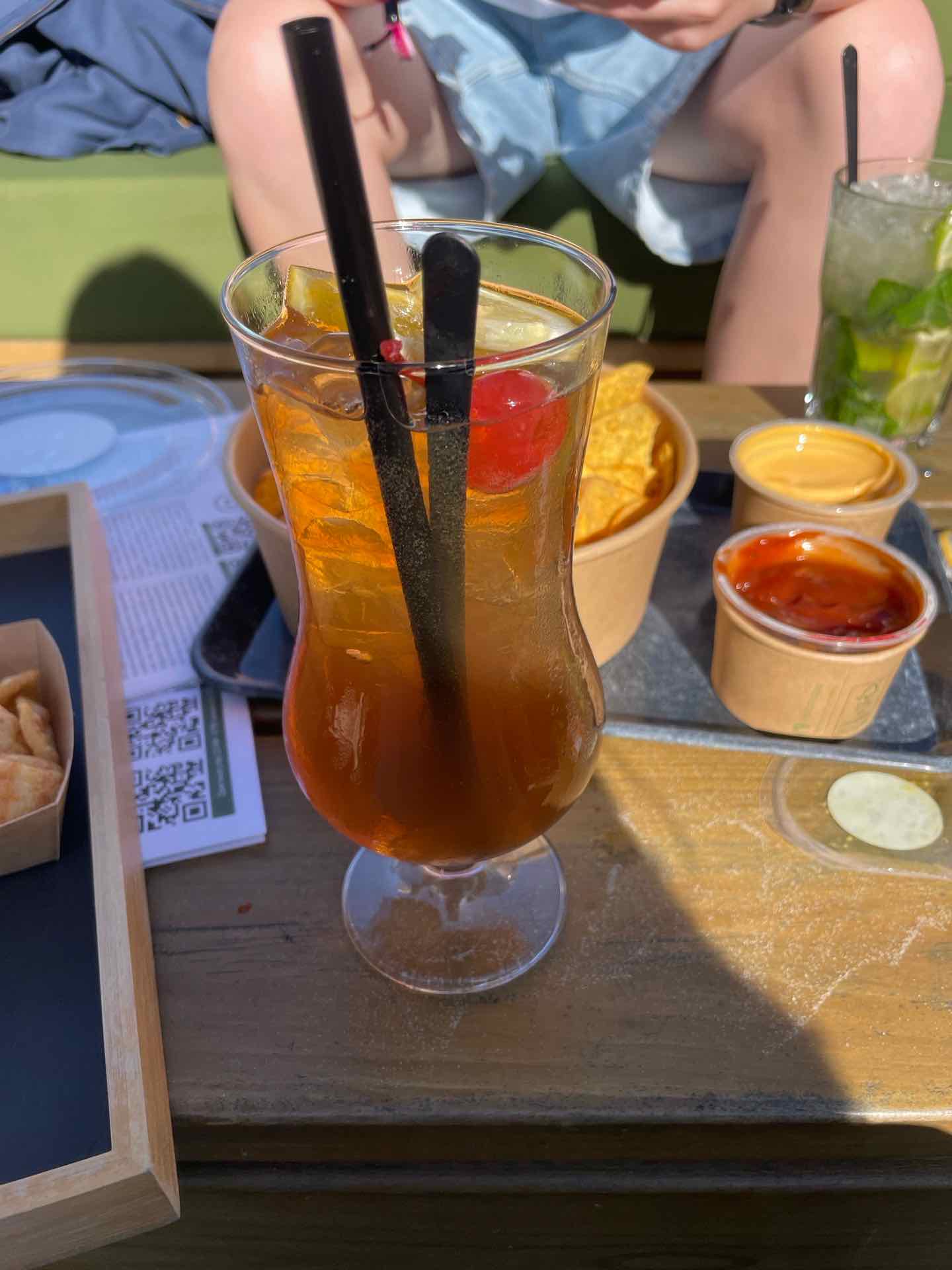 Community photo of a Long Island Iced Tea cocktail: Veel alcohol! Lekker!