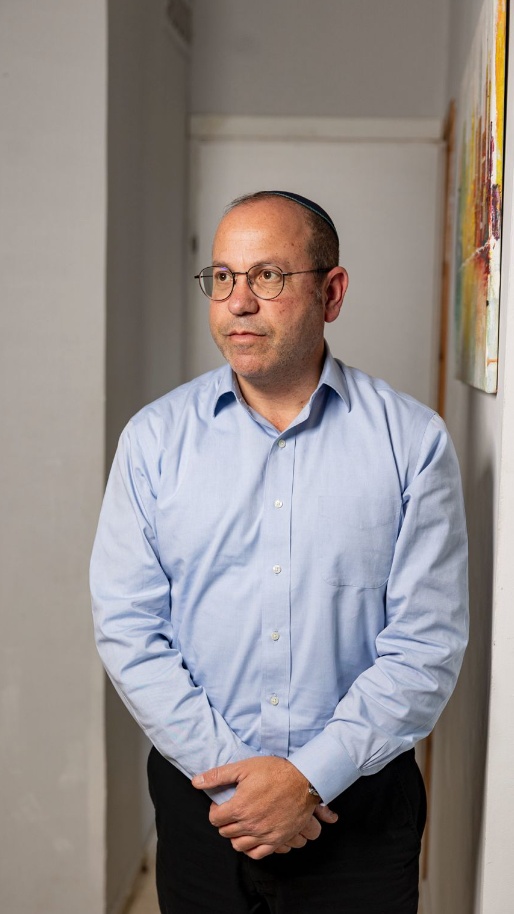 ד"ר צביקה מור