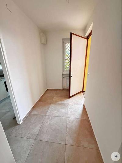 CERCASI SUBENTRANTE 3.5 LOCALI A MINUSIO