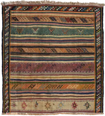 Handmade Persian rug of Sumak style in dimensions 128 centimeters length by 120 centimetres width with mainly Green and Yellow colors