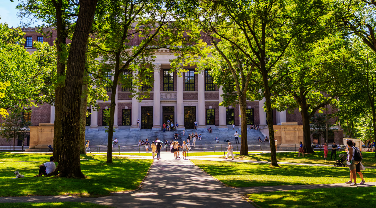 Америкийн admissions process хэрхэн явагддаг вэ?