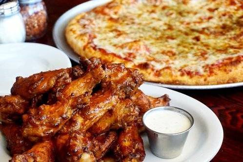 THE FIFA BOX (1 Medium Pizza + 10 Wings)