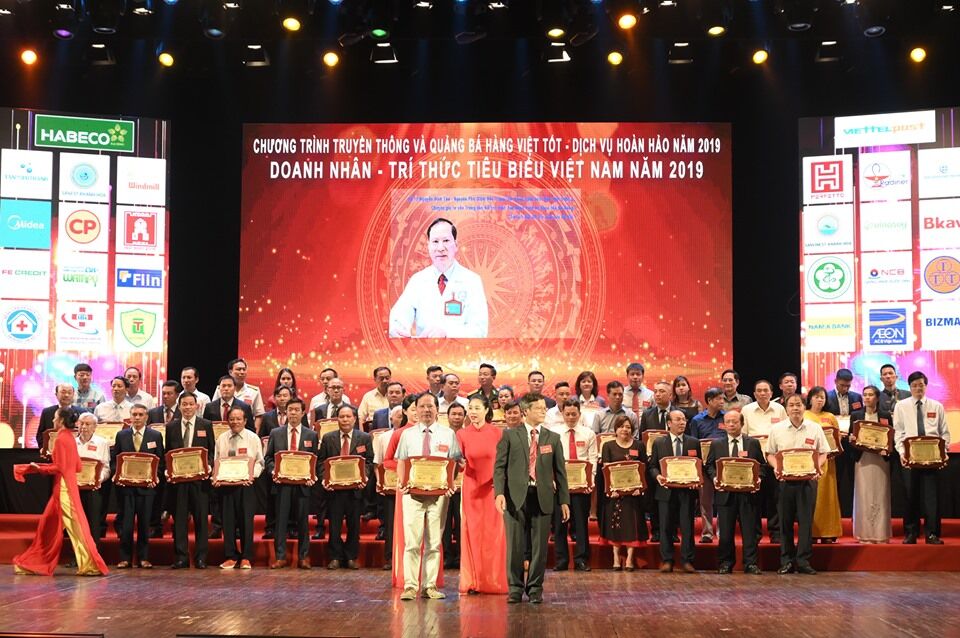 https://firebasestorage.googleapis.com/v0/b/todo-app-1111-77da8.appspot.com/o/20230714095512_giao-su-nguyen-dinh-tao-nhan-duoc-nhieu-giai-thuong(1).jpg?alt=media&token=3e5e90f2-f63e-46f9-af77-3f6b81b8d1f4