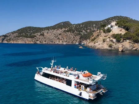 Nirvana: Excursión en catamarán por el suroeste de Mallorca