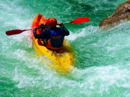 Kayak en aguas bravas en Valencia
