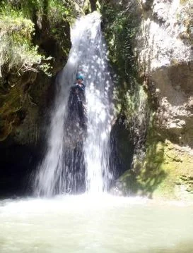 Descenso canon descenso de la leze nivel medio — Barranco aguake