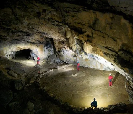 Espeleología en la Cueva de Mairuelegorreta en Álaba