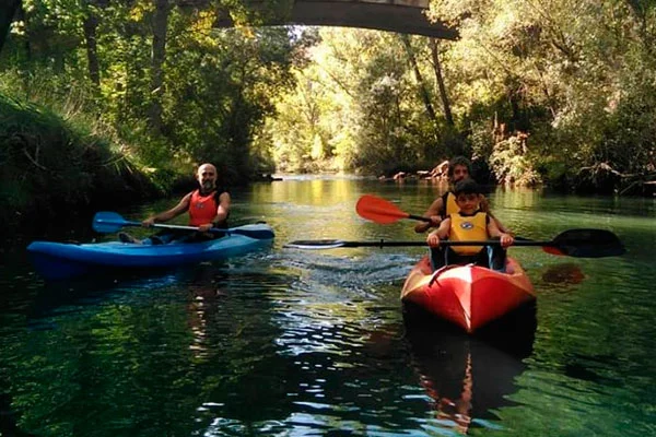 Rutas en piragua descenso del jucar en kayak — Piraguas hoz deljucar