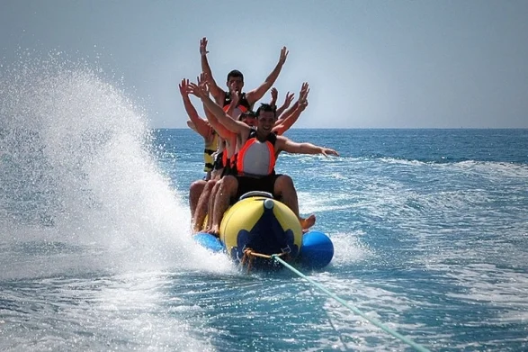 Diversion a tope con la banana bus en calella — Banana barcelona