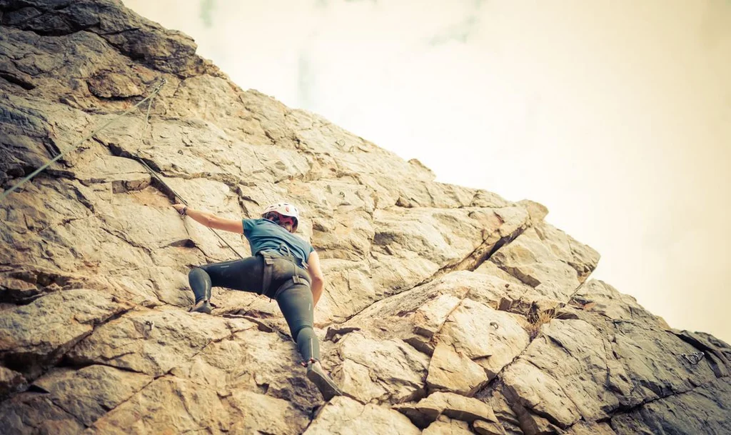 Escalada deportiva en la sierra de aracena escalada en risco levante — Escalada deportiva en huelva
