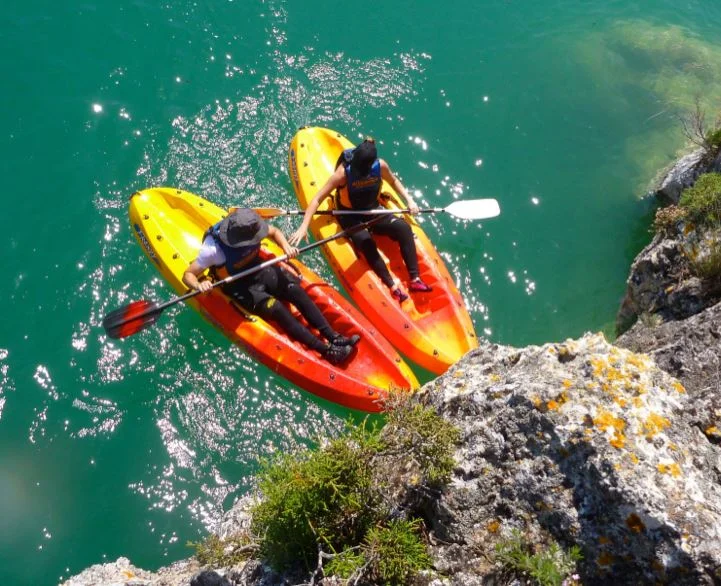 Kayak travesia embalse contreras — Canoas en contreras