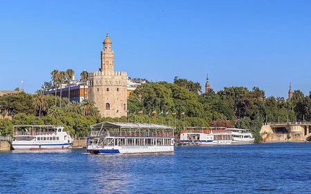 Paseo en Barco por el Río Guadalquivir. Sevilla Monumental