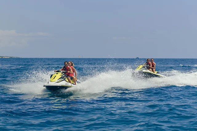 Motos de agua jet ski — D93902 d8829a46cf6f4e8db89ac5ae64a7da01 mv2